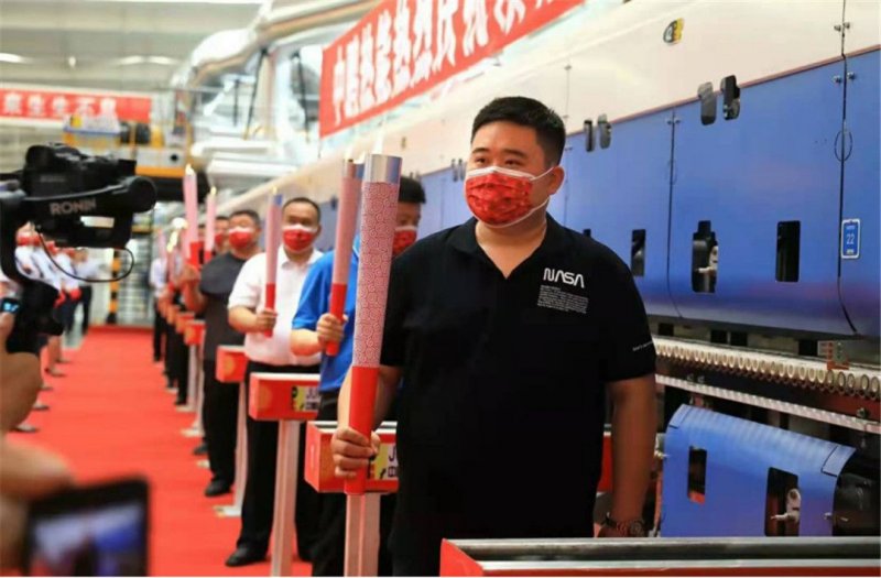 領標科技巖板3mm巖板智能生產線成功點火!_2