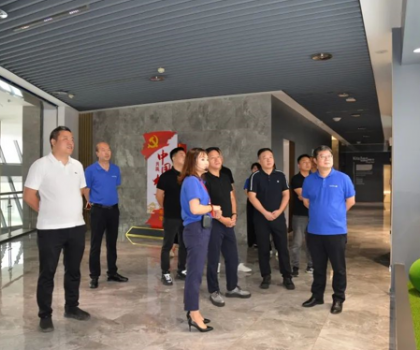 深圳朗生整裝科技有限公司副董事長王斌一行到訪惠達衛(wèi)浴調研參觀