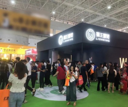 佛山陶博會第一天，獅王瓷磚已經燃爆了！