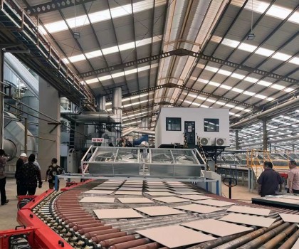 力泰賦能SPS新速度｜印尼單線日產30000m2數(shù)智生產線成功投產！