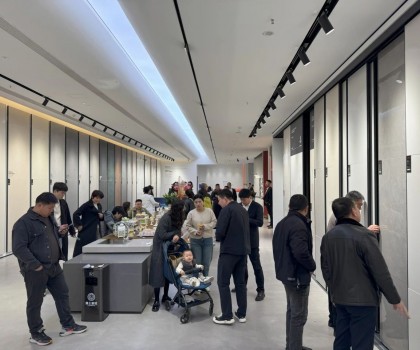 獅王瓷磚“云脈覺醒”發布會：共繪新藍圖 共贏2025！