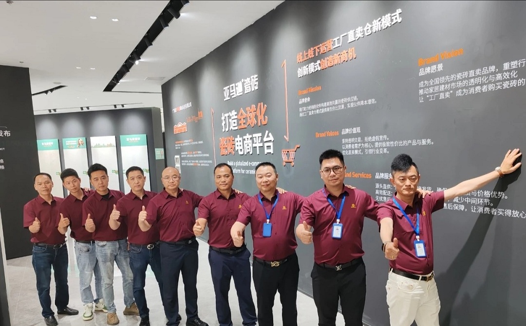 1745305902402193.jpg 亞馬遜合影新.jpg